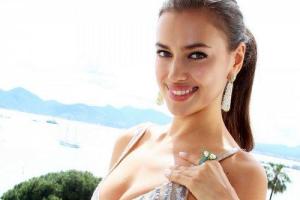 Модель Ирина Шейк поделилась откровенным фото в кружевном белье