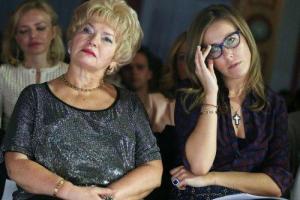 Телеведущую Ксению Собчак родные уговаривают назвать сына Анатолием