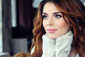 Анна Седокова поздравила всех с Днем матери откровенным снимком