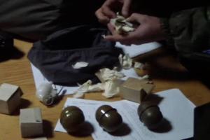 "Забув викласти": на вокзалі Маріуполя спіймали чоловіка, що віз до Києва гранати у сумці