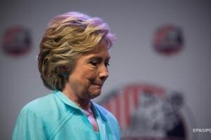 Клинтон побеждает в 6 из 7 "колеблющихся" штатов, - СМИ