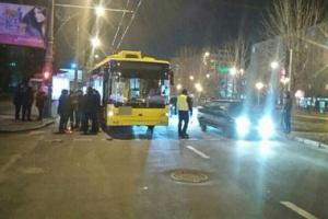 В Полтаве троллейбус сбил троих детей на пешеходном переходе
