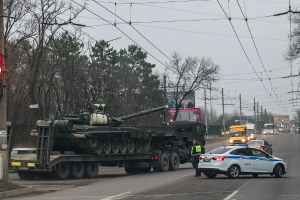 Жителей Симферополя и Керчи напугало большое скопление военной техники