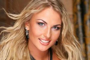 Певица Камалия показала фото в открытом купальнике