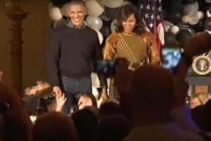 В США Обама рассмешил детей зажигательным танцем на Хеллоуин, появилось видео