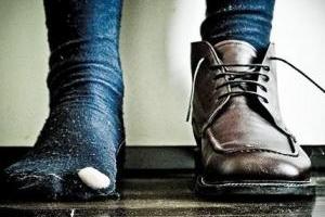 "Работаю с полшестого утра до полвосьмого вечера, и обувь вся в дырках”, - жители "ДНР" рассказали о жизни на дне