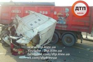 Под Киевом произошло ДТП: фуре оторвало кабину