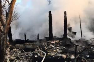 В Киеве на Подоле произошел пожар: сгорел дотла частный дом
