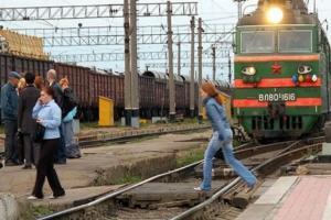 В России женщина трагически погибла под колесами поезда из-за громкой музыки в наушниках