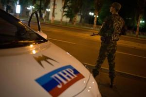 В оккупированном Луганске произошел шокирующий инцидент: трое "полицейских" избили семейную пару