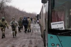 Переполох в "ДНР": боевики срочно эвакуируют жителей поселка Октябрь, угрожая обстрелом