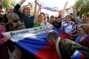 В Сети высмеяли шествие в оккупированном Луганске в честь российского Дня народного единства