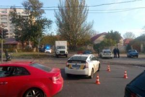 В Одессе машина патрульных столкнулась с мопедом: есть пострадавший