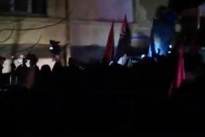 Праворадикалы начали громить офис Медведчука