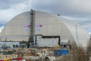 4-й энергоблок ЧАЭС накрыли уникальной подвижной конструкцией 