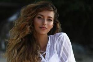 Певица Регина Тодоренко шокировала, появившись в кадре полностью обнаженной