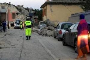 Новое землетрясение в Италии заставило людей в панике выбегать из домов