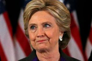 Клинтон впервые появилась на публике после поражения на выборах в США, появилось видео