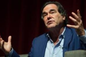 Оливер Стоун заявил, что у Трампа нет шансов стать Президентом, потому что он "чокнутый"