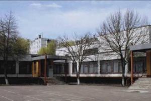 В школе Харькова мужчина совершил суицид