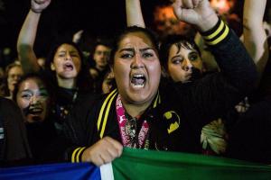 В Портленде по митингующим против Трампа открыли огонь, люди разбегаются под пулями