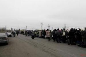 В "ДНР" растет недовольство: составы с углем из "республики" в Украину едут без досмотров, а люди часами стоят на блокпостах