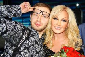 Сын певицы Таисии Повалий шокировал откровенным фото супруги