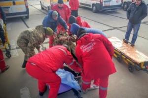 Бойцов, раненых под Мариуполем, вертолетом доставили в Днепр