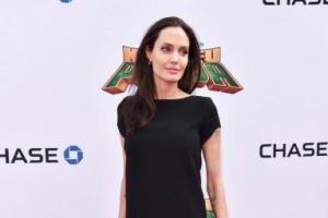 Анджелина Джоли поразила худыми ногами