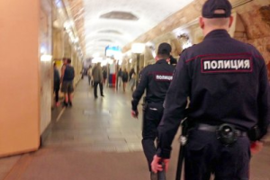В Москве пассажиру метро проткнули голову скальпелем