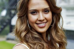 Джессика Альба неприятно удивила поклонников целлюлитом