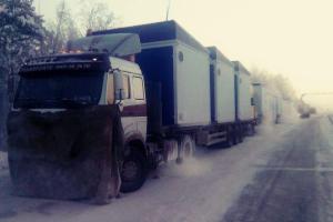 В России десятки фур застряли в поле в 50-градусный мороз