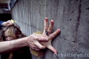 В Дебальцево объявился маньяк-насильник: жителей города охватила паника