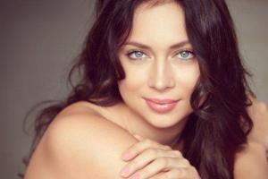 Актриса Настасья Самбурская заинтриговала поклонников странным снимком