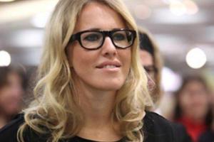 Собчак оставила сына няне и снова окунулась в светскую жизнь