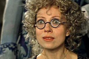 Актриса Инна Чурикова сломала руку