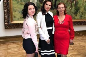 Эвелина Бледанс собирает деньги на лечение больной сестры 