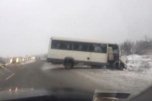 На трасі Львів-Бібрка маршрутне таксі зіштовхнулося з бусом