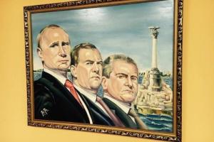 Выставка с портретами Путина насмешила крымчан