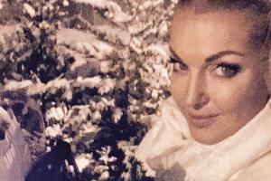 Анастасия Волочкова на гастролях в Казахстане обрадовала прихожан храма