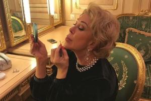 Любовь Успенская показала новое фото из гримерки