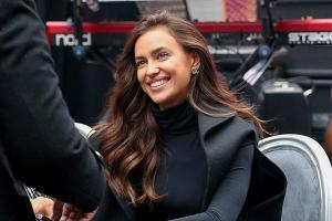 Беременная супермодель Ирина Шейк показала обручальное кольцо