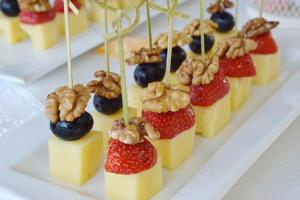 Пять быстрых закусок для новогоднего стола