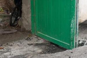 В Ялте дорожные рабочие «замуровали» жителей одной из улиц