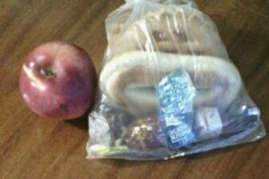 Дончане посмеялись над нищенскими детскими подарками от «ДНР» к Новому году