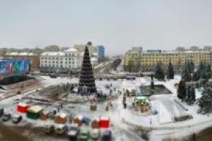 В Луганске новогоднюю ёлку оставили без звезды: "городские власти" не смогли ее купить