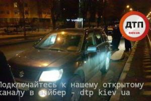 В Киеве "Сузуки" сбила пешехода: мужчина в критическом состоянии