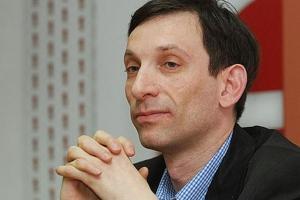 Журналист: Путин может предложить жителям РФ только "войну и вонючее пойло"