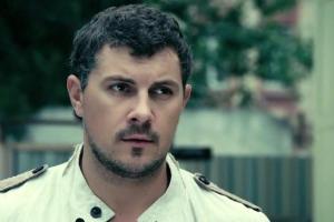 Экс-супруг Анастасии Стоцкой попал в ДТП: у актера разбит лоб и разрезана рука