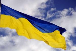 Бойцы АТО установили украинский флаг под носом у боевиков